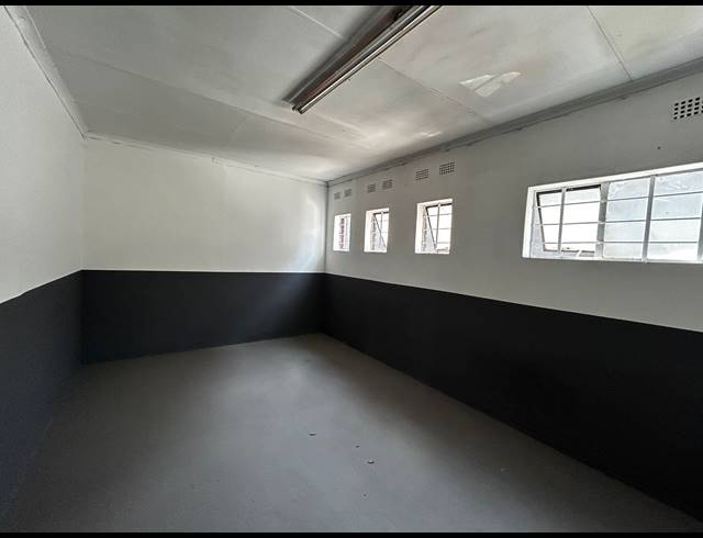 150M² WAREHOUSE TO LET IN WYNBERG